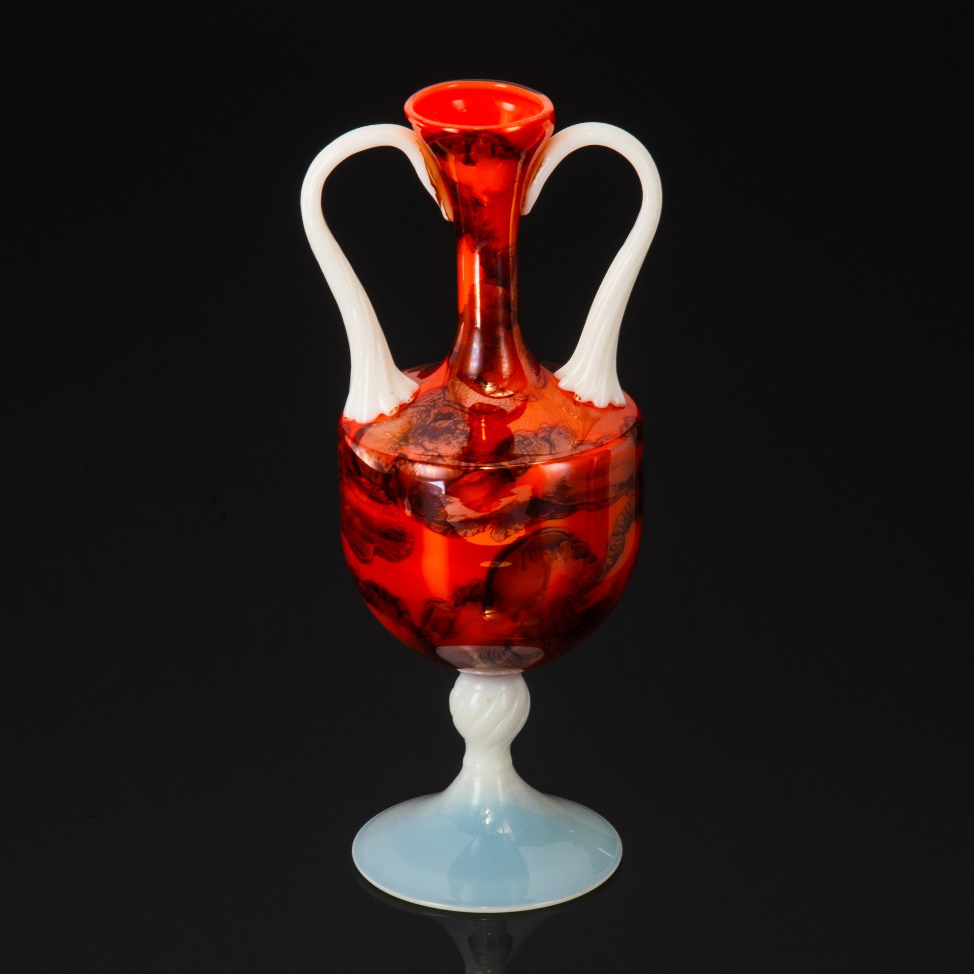 Ваза оранжевого цвета, с ручками и белой витой ножкой,  Vetreria la Toscana, Opaline Veritable, стекло, опаловое, гутная техника, люстр, Италия, 1950-1970 гг.