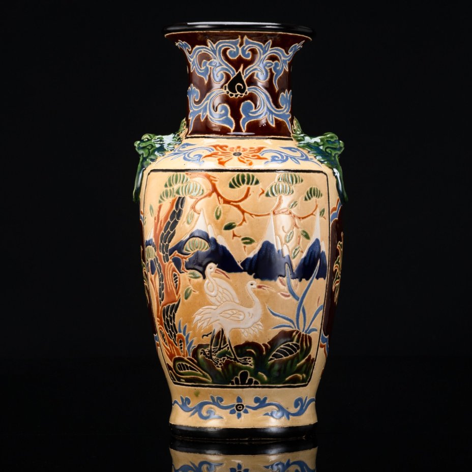 Ваза напольная, с изображением журавлей  на тулове и львов на ручках, Сайгон
