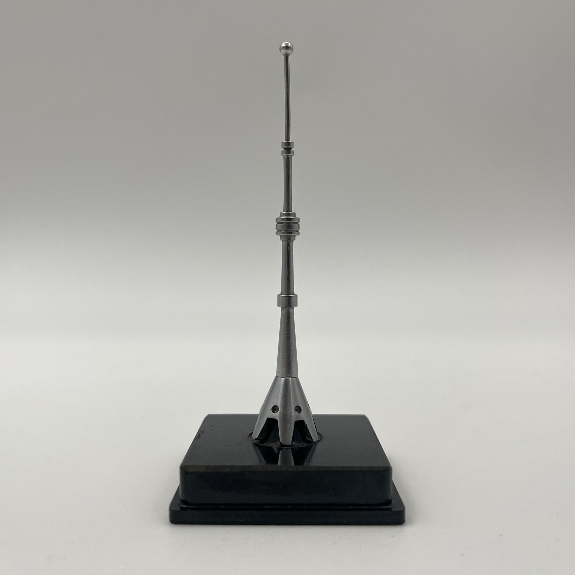 Винтажная сувенирная статуэтка "Останкинская башня", металл, пластик, СССР, 1960-1980 гг.