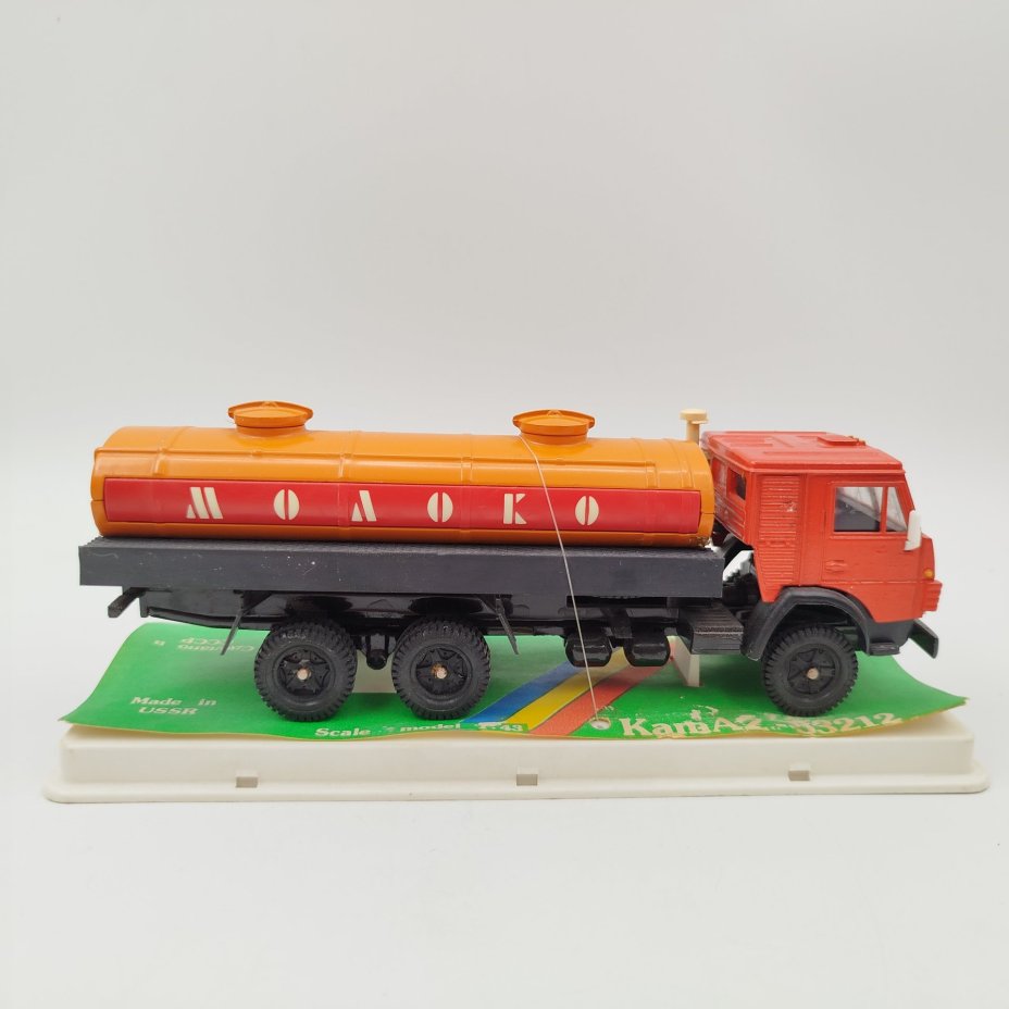 Модель автомобиля "КАМАЗ 53212" (Молоко), металл, пластик, СССР, 1980-1991 гг.