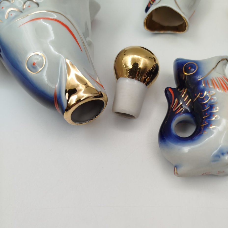 Набор для крепких напитков "Рыба" (штоф и 4 стопки), автор М.Д.Барамидзе, фарфор, роспись, Городницкий фарфоровый завод, СССР, 1962-1972 гг.