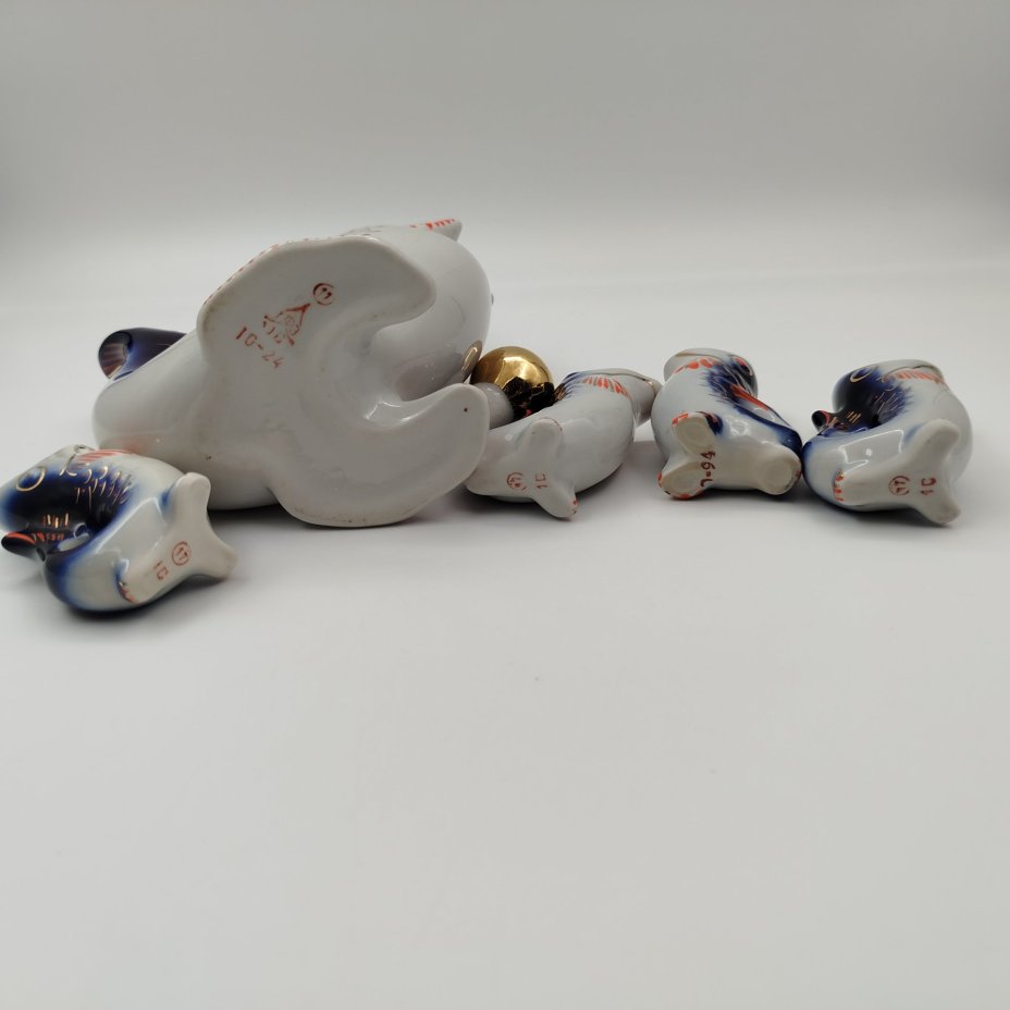 Набор для крепких напитков "Рыба" (штоф и 4 стопки), автор М.Д.Барамидзе, фарфор, роспись, Городницкий фарфоровый завод, СССР, 1962-1972 гг.