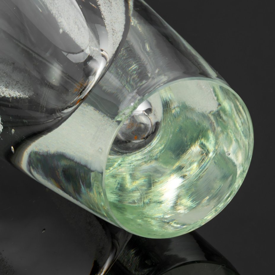 Ваза необычной формы, украшенная белой обсыпкой, дизайнер Ladislav Palecek, номер модели 7420/32, стекло, бульгазе, Скрдловице (Skrdlovice), Чехословакия, 1970-1980 гг.