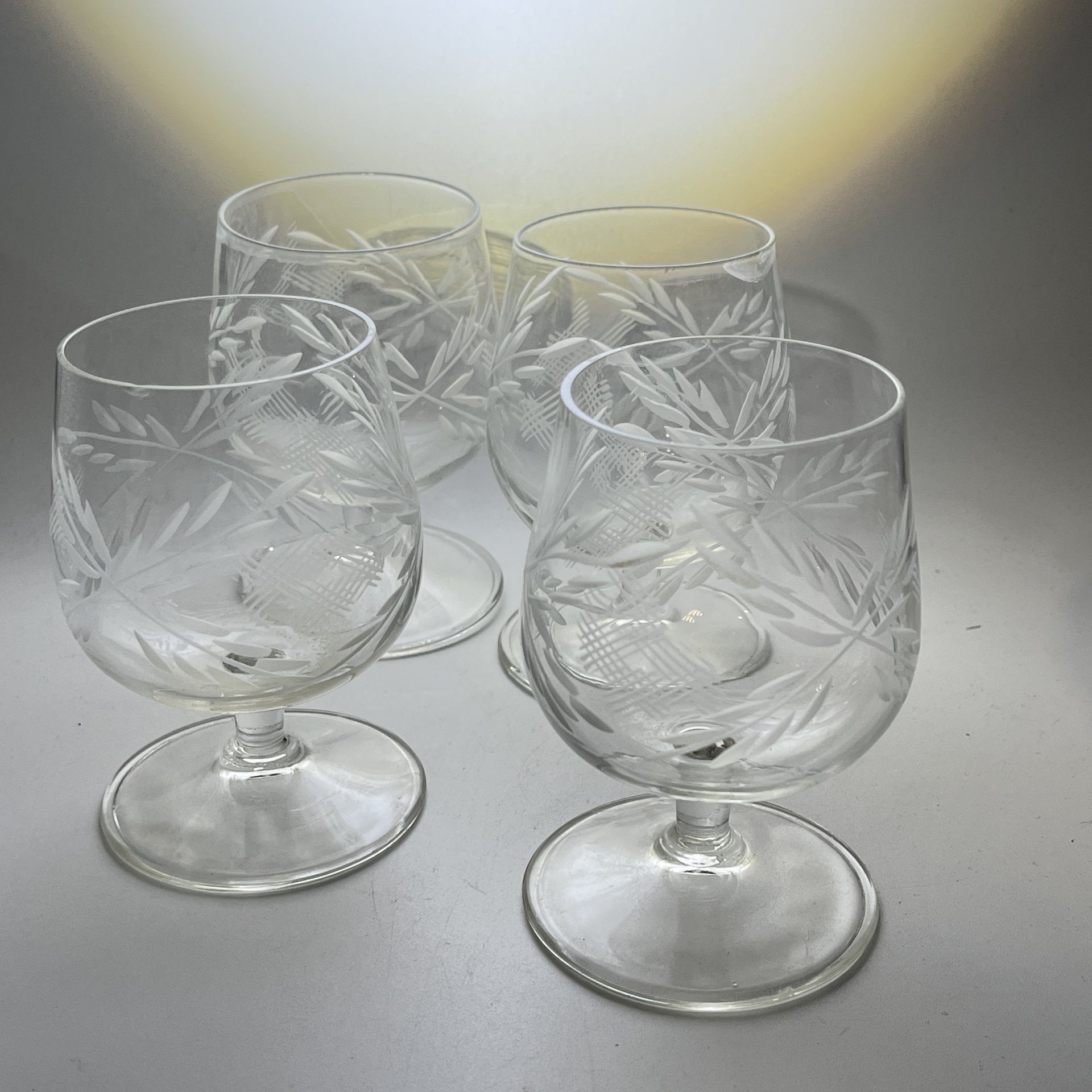 Набор из 4 рюмок с резным цветочным декором, стекло, алмазная грань, Россия, 1980-2010 гг.