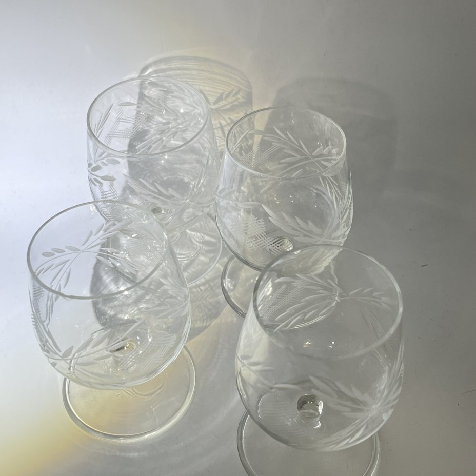 Набор из 4 рюмок с резным цветочным декором