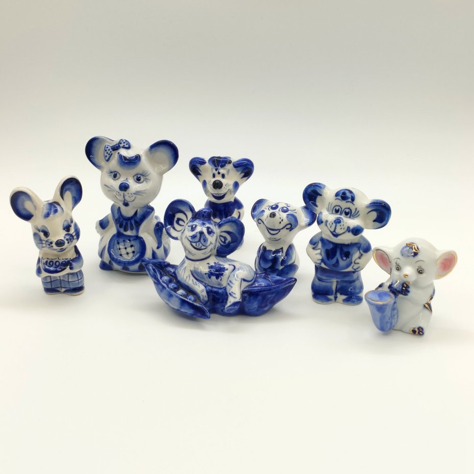 Набор из семи статуэток "Мышки", Гжель, фарфор, роспись, золочение, Россия, 1980-2010 гг.