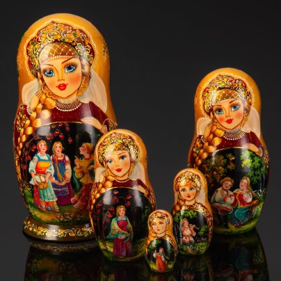Матрешка золотая "Девицы" (5 мест), автор росписи С.А. Лонченкова, дерево, лак, роспись, золочение, Российская Федерация, 2025 г.