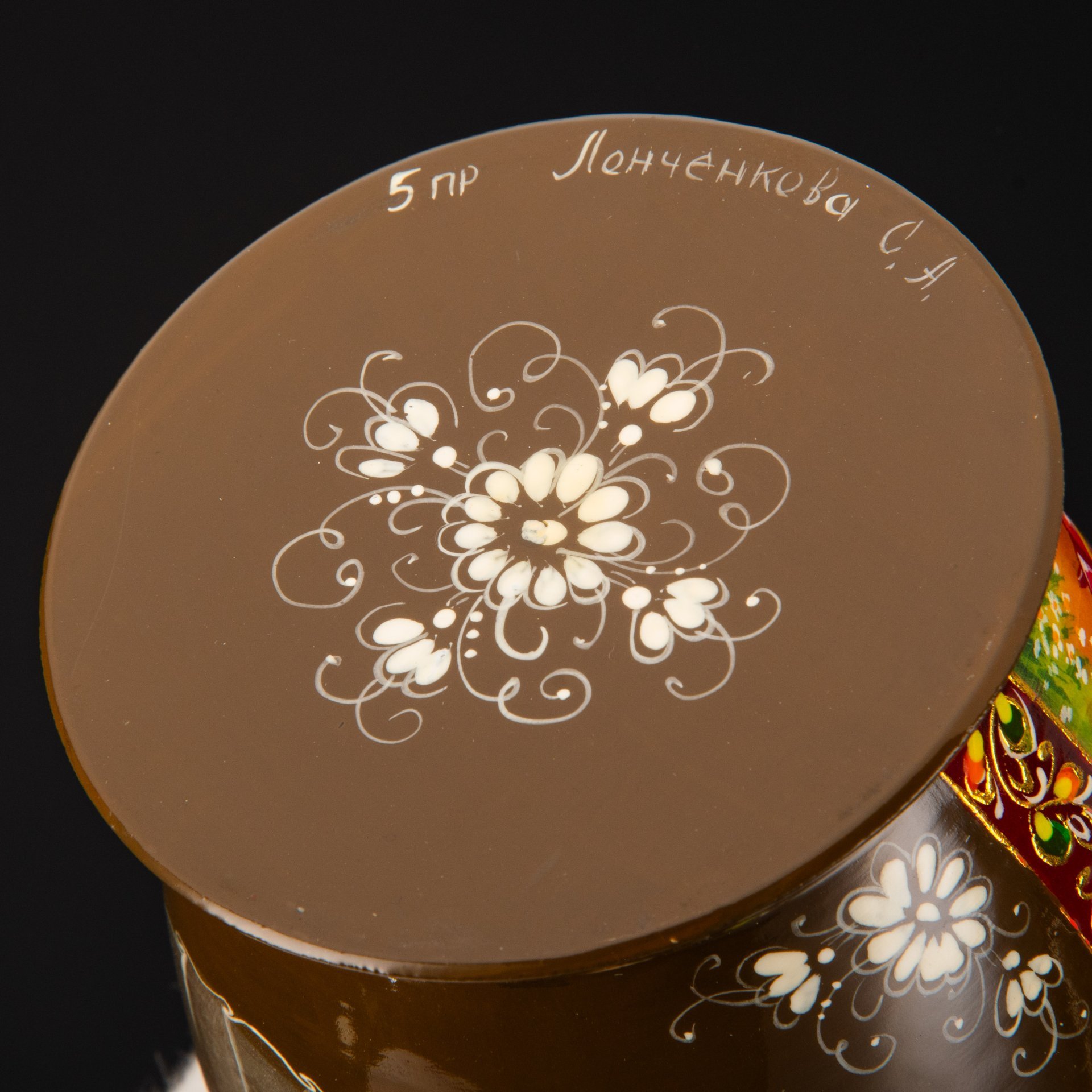 Матрешка золотая "Девицы" (5 мест), автор росписи С.А. Лонченкова, дерево, лак, роспись, золочение, Российская Федерация, 2025 г.