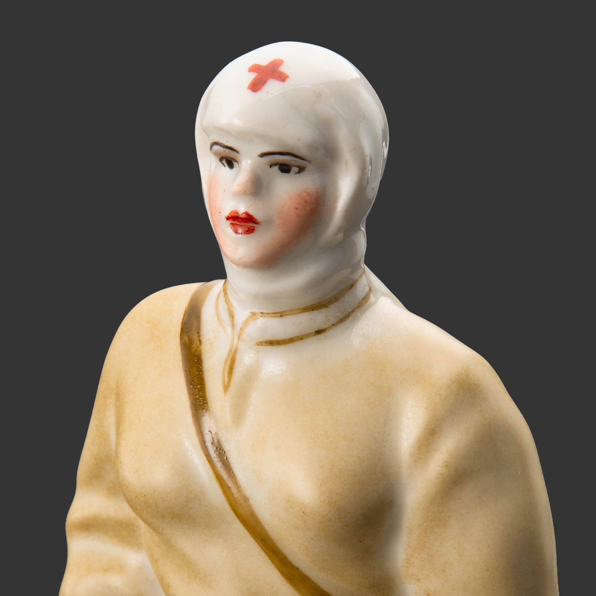Статуэтка "Медсестра" ("Санитарка"), автор Грист О.В., фарфор, роспись, СССР, 1979 г.