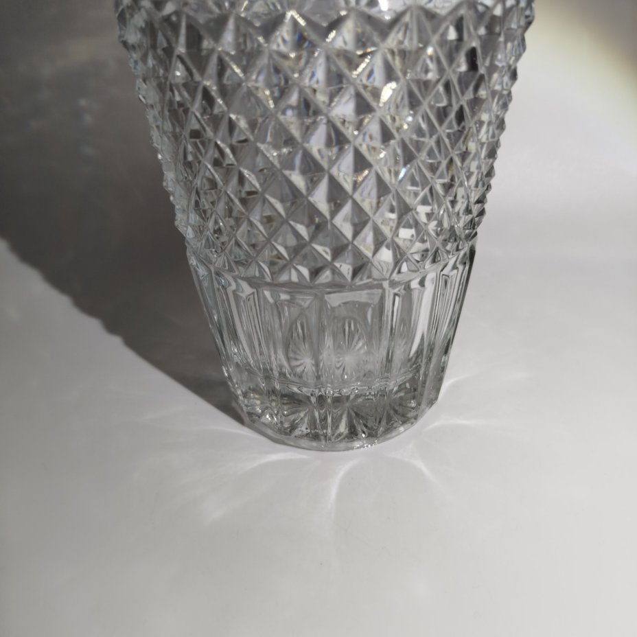 Ваза с рельефным геометрическим декором