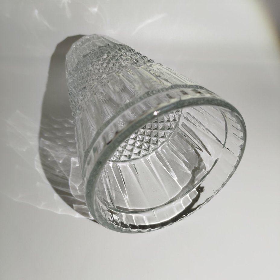 Ваза с рельефным геометрическим декором