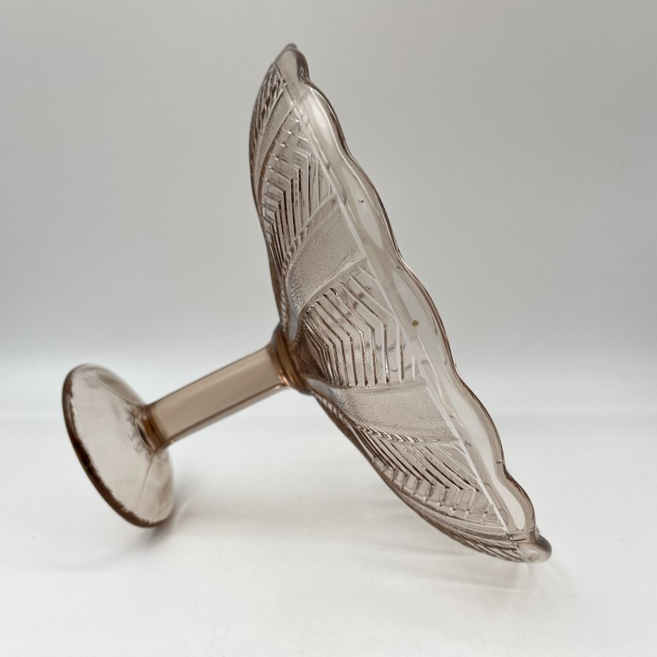 Фруктовница коричневатого оттенка с геометрическим декором