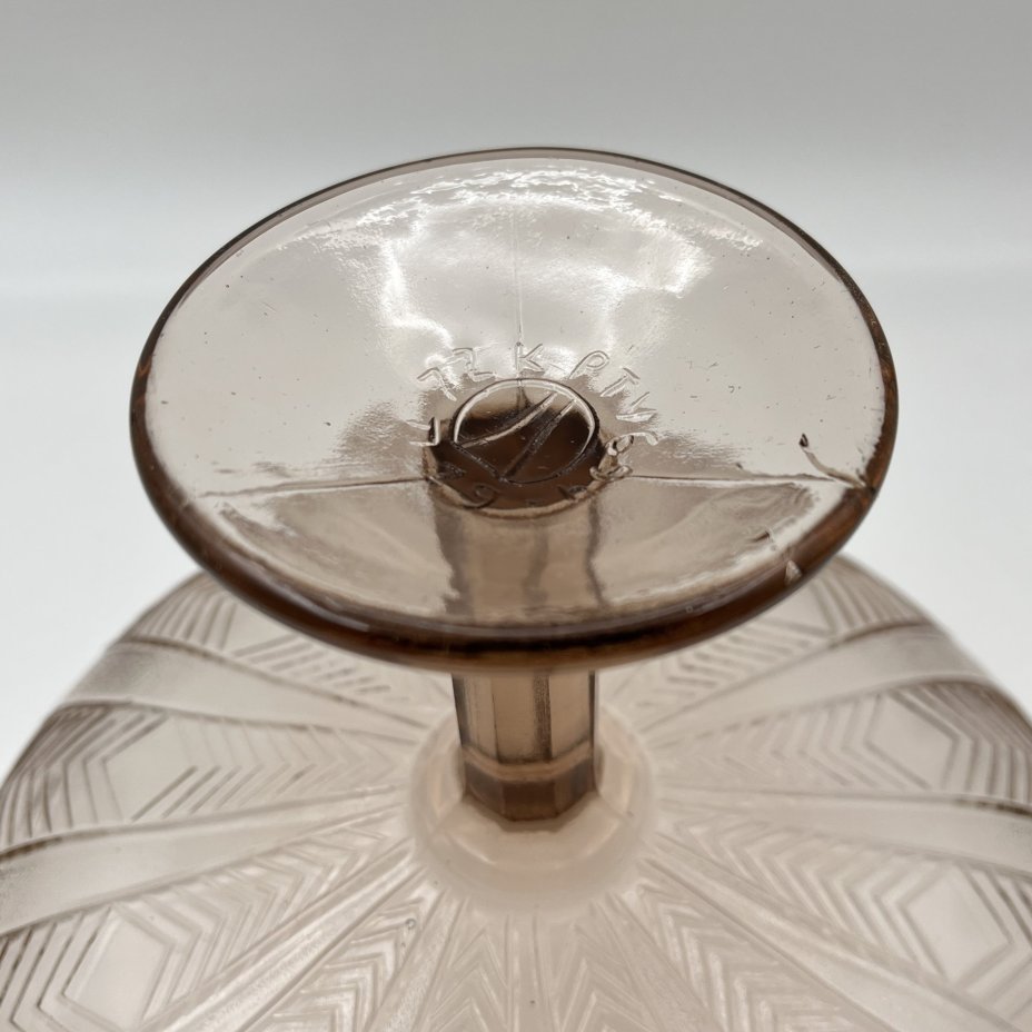 Фруктовница коричневатого оттенка с геометрическим декором