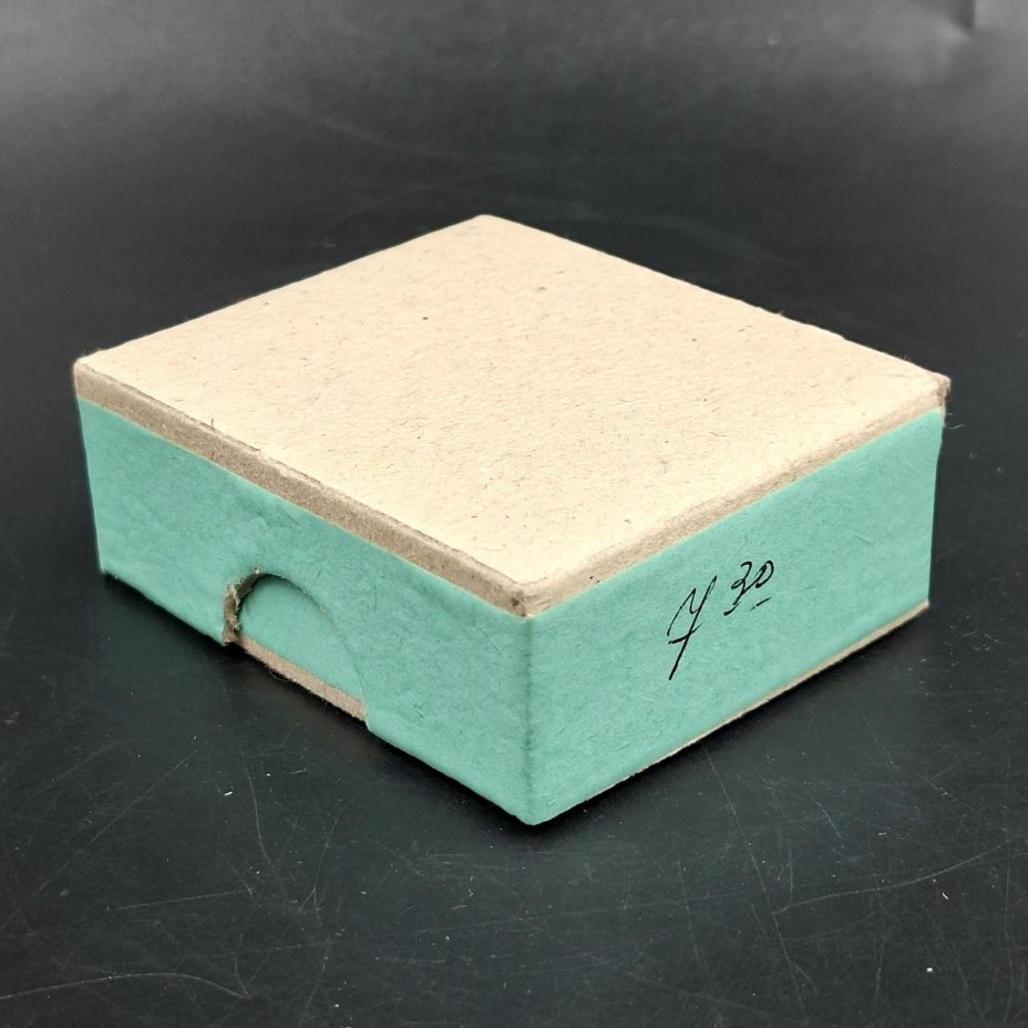 Брошь винтажная "Паук" в оригинальной коробке, янтарь, латунь, золочение, картон, Калининградский янтарный комбинат, СССР, 1987-1992 гг.