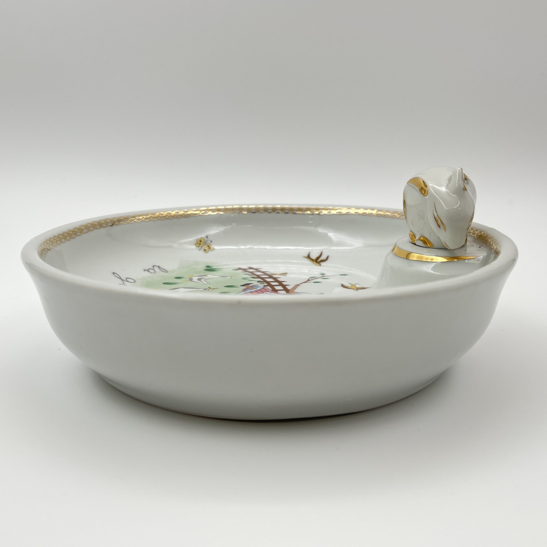 Тарелка детская с подогревом, декорированная изображением девочки, пасущей гусей, фарфор, деколь, золочение, Limoges, Франция, 1960-1990 гг.