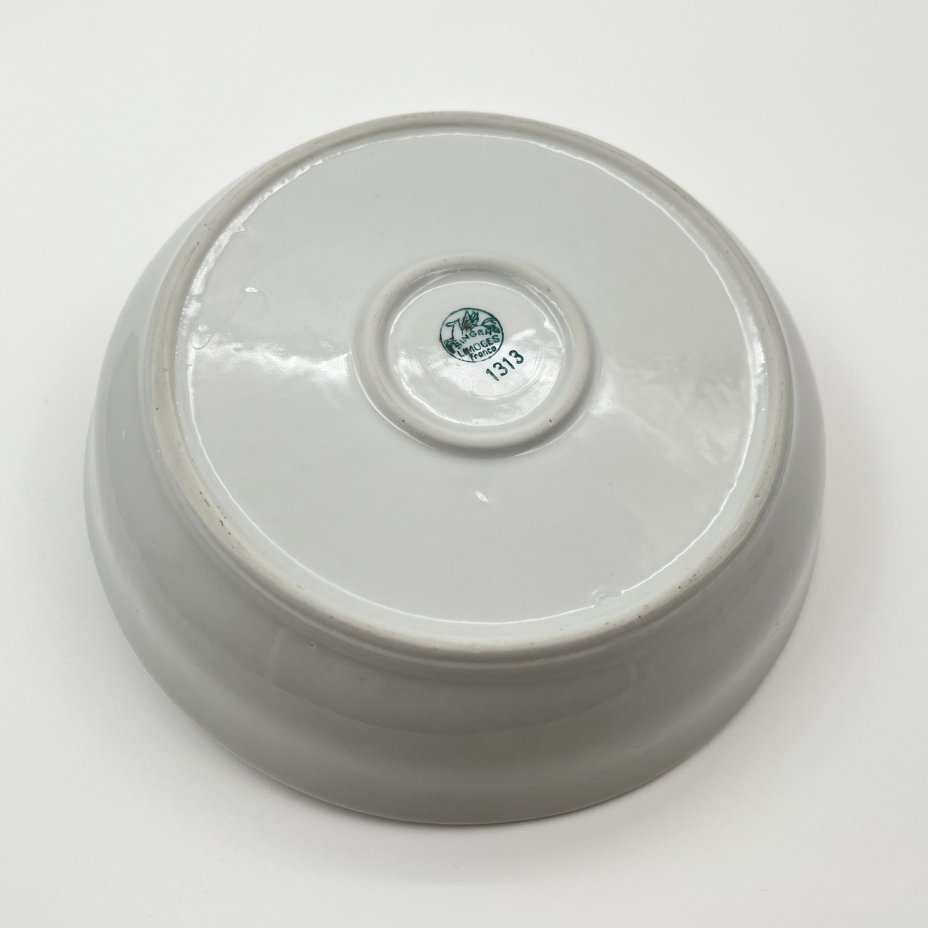 Тарелка детская с подогревом, декорированная изображением девочки, пасущей гусей, фарфор, деколь, золочение, Limoges, Франция, 1960-1990 гг.