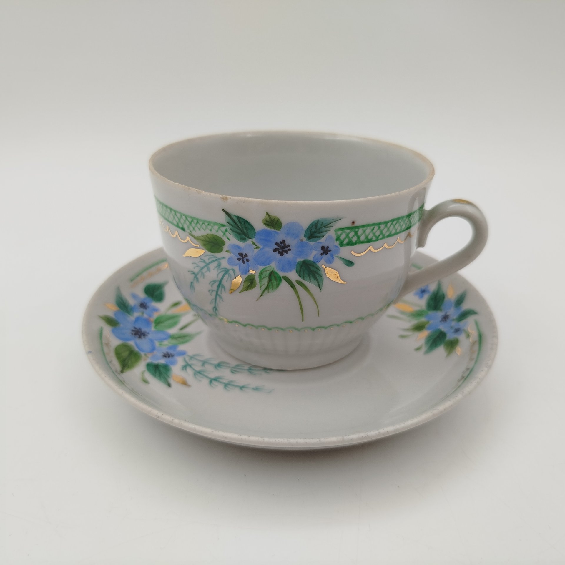 Пара чайная с цветочным декором, подпись "Чашка для Наташи. Разукрасил А.К. Каспаров", фарфор, роспись, золочение, Российская Федерация, 1993 г.