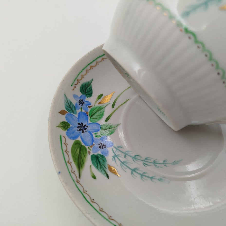 Пара чайная с цветочным декором, подпись "Чашка для Наташи. Разукрасил А.К. Каспаров"