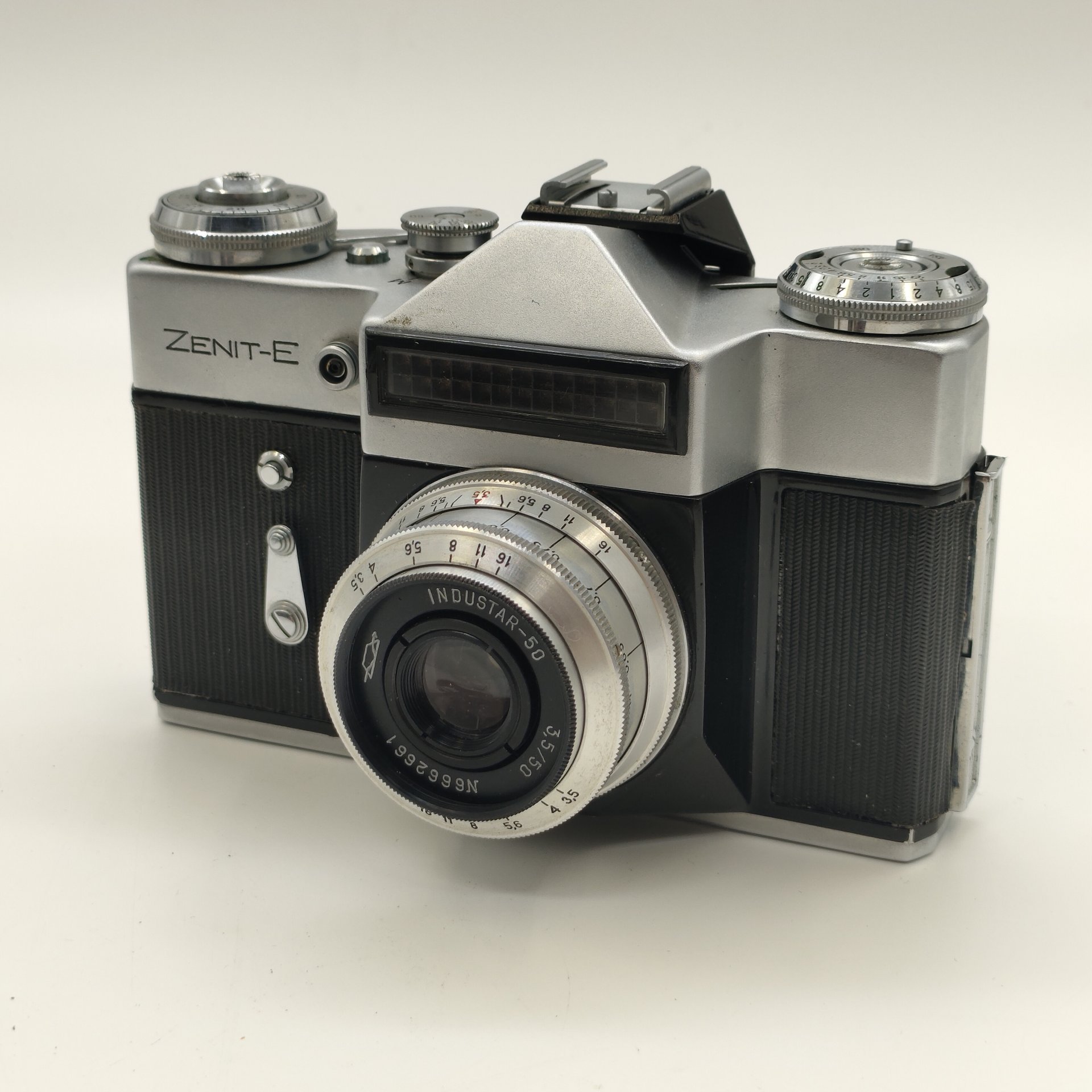 Фотоаппарат "Зенит-Е"  с объективом "Индустар-50"в оригинальном кофре, металл, стекло, пластик, кожа, Красногорский механический завод (КМЗ), СССР, 1965-1986 гг.