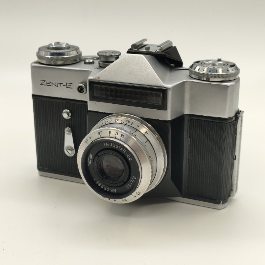Фотоаппарат "Зенит-Е"  с объективом "Индустар-50"в оригинальном кофре, металл, стекло, пластик, кожа, Красногорский механический завод (КМЗ), СССР, 1965-1986 гг.