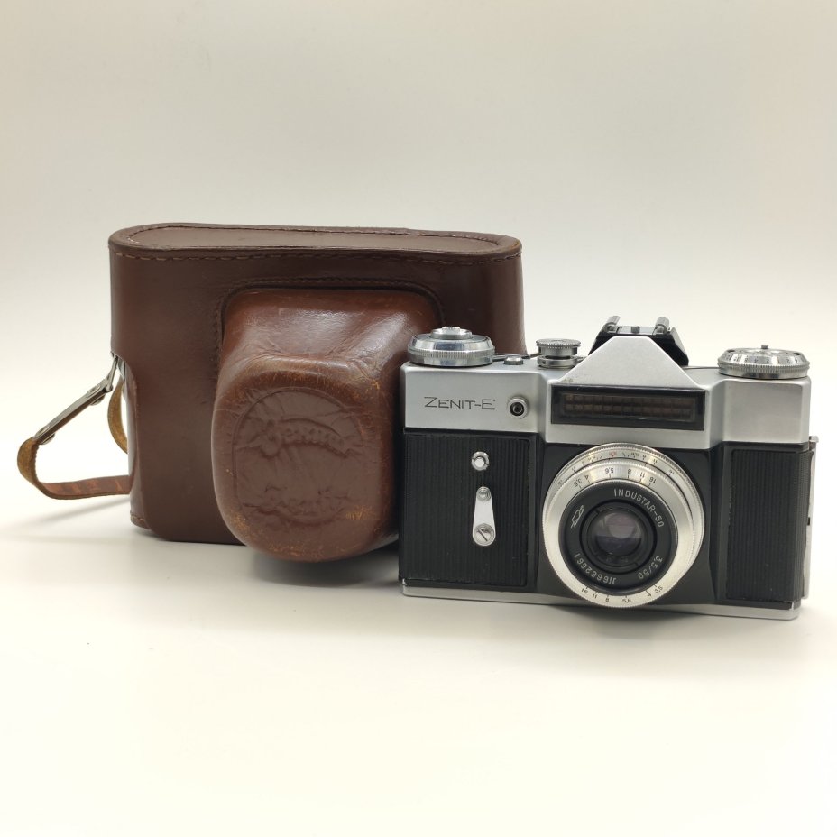 Фотоаппарат "Зенит-Е"  с объективом "Индустар-50"в оригинальном кофре, Красногорский механический завод (КМЗ)