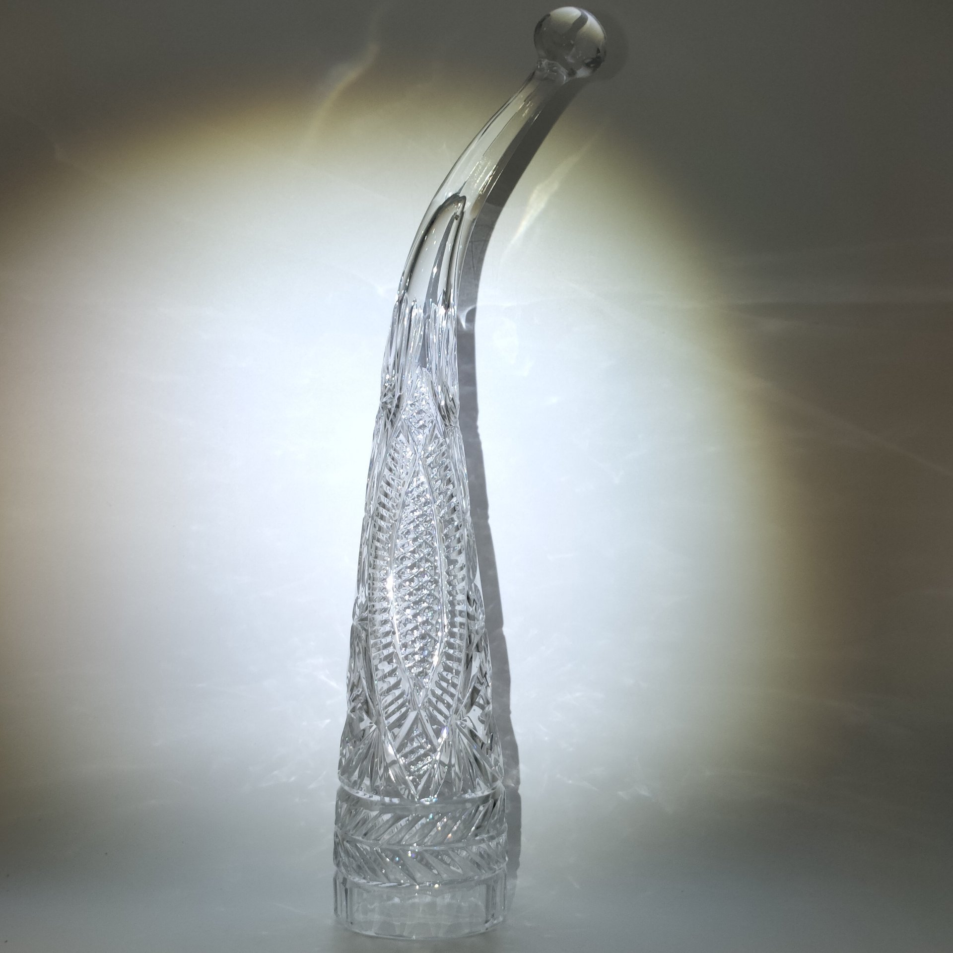 Крупный кубок для вина "Рог изобилия", украшенный геометрическим декором