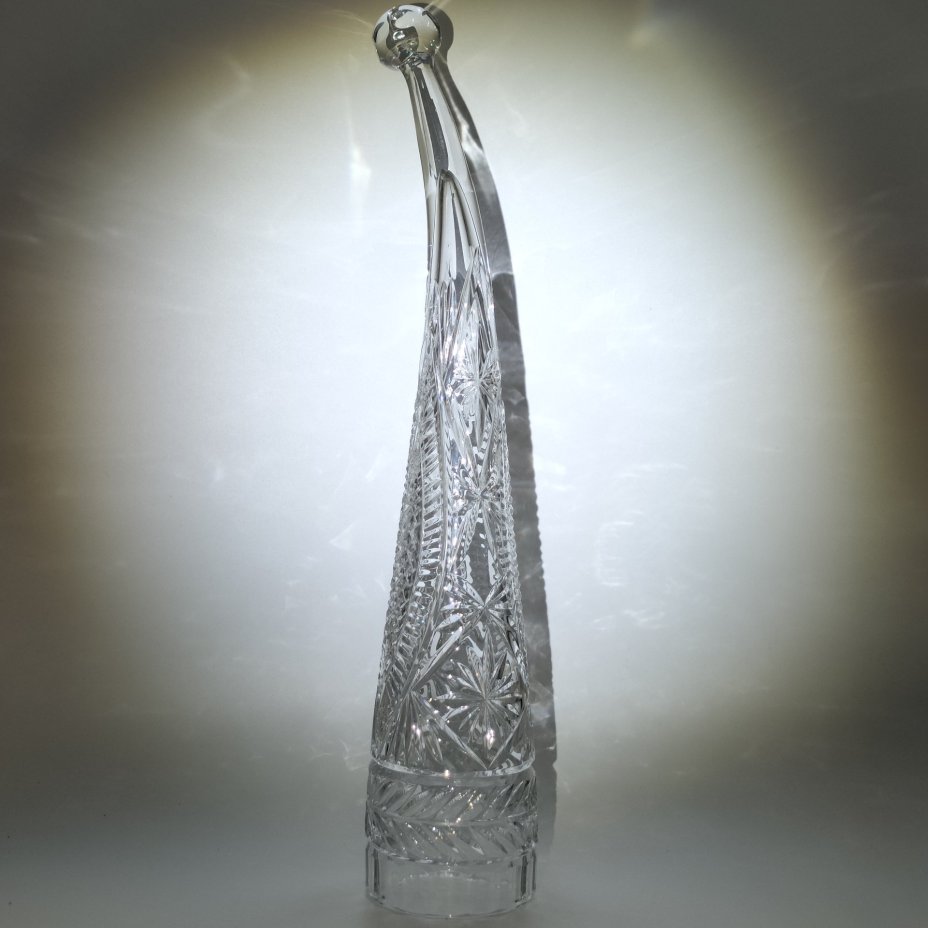 Крупный кубок для вина "Рог изобилия", украшенный геометрическим декором