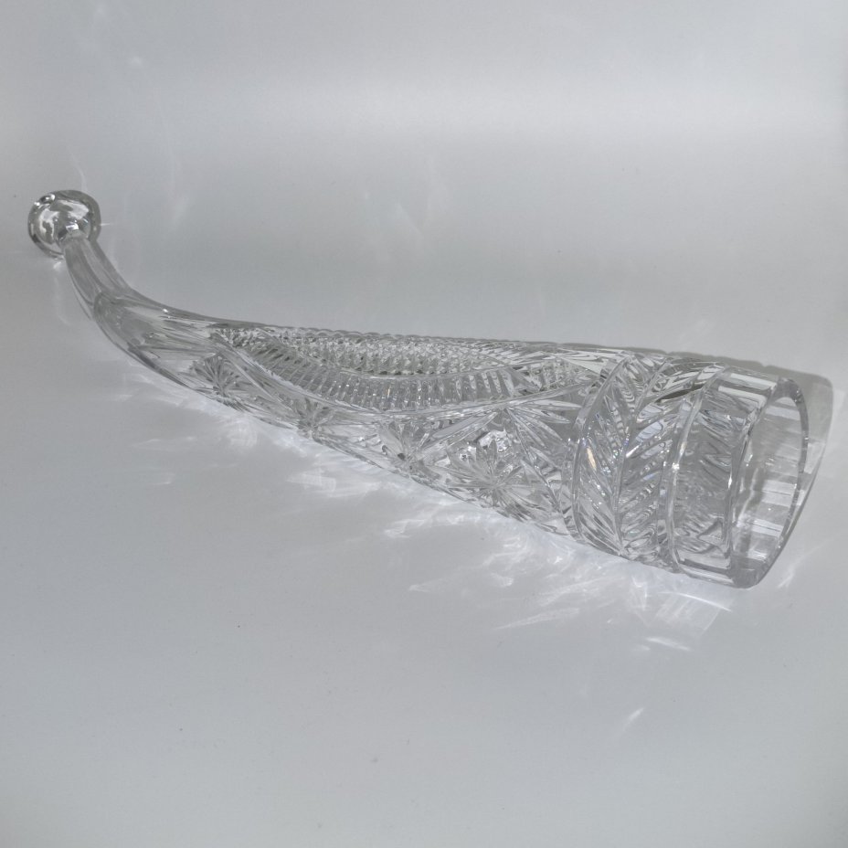 Крупный кубок для вина "Рог изобилия", украшенный геометрическим декором