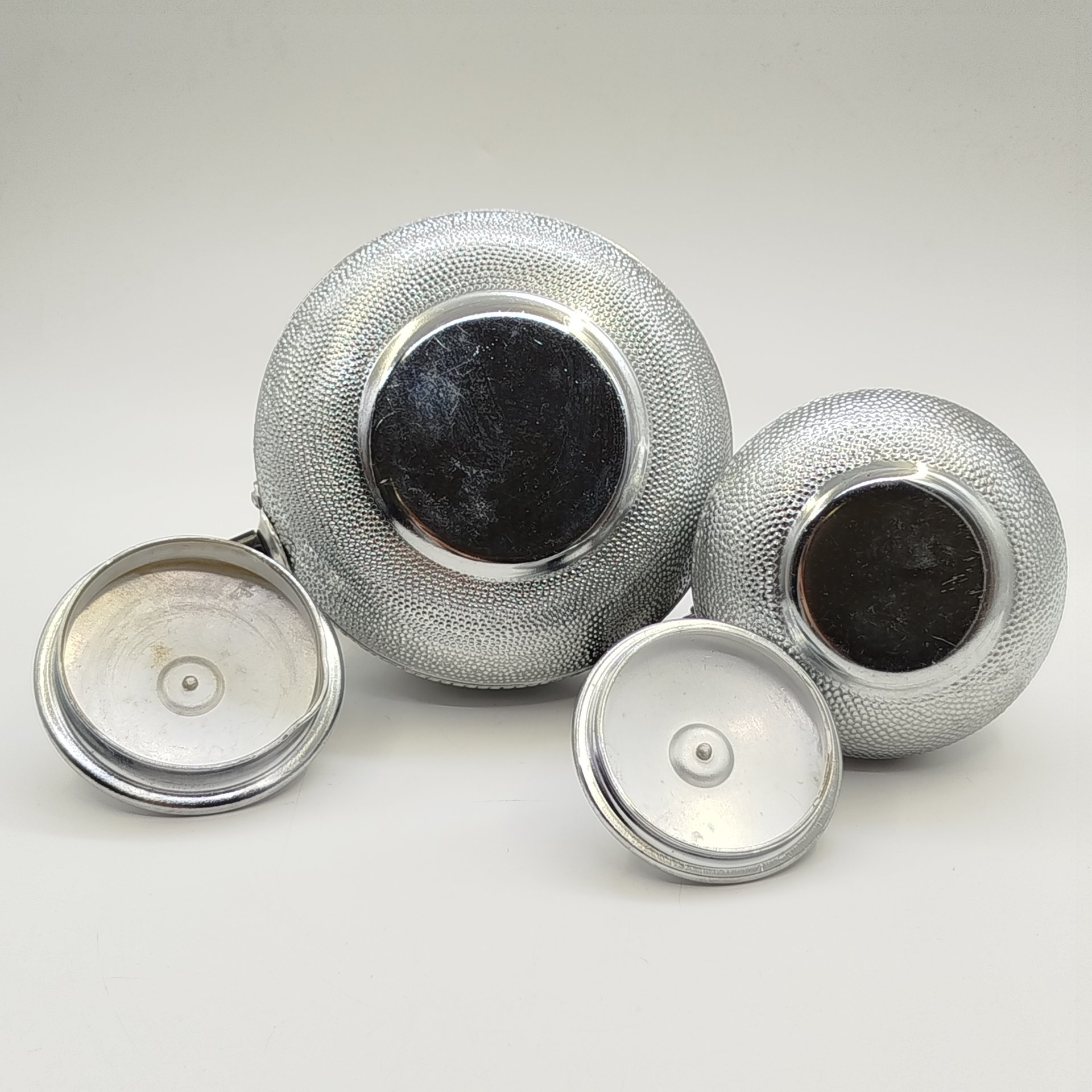 Набор из кофейника и молочника с рельефным цветочным декором, Калининградский машиностроительный завод