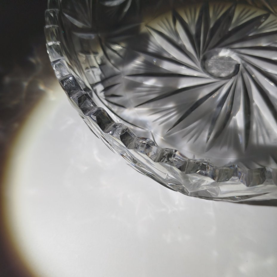 Салатник с резным декором