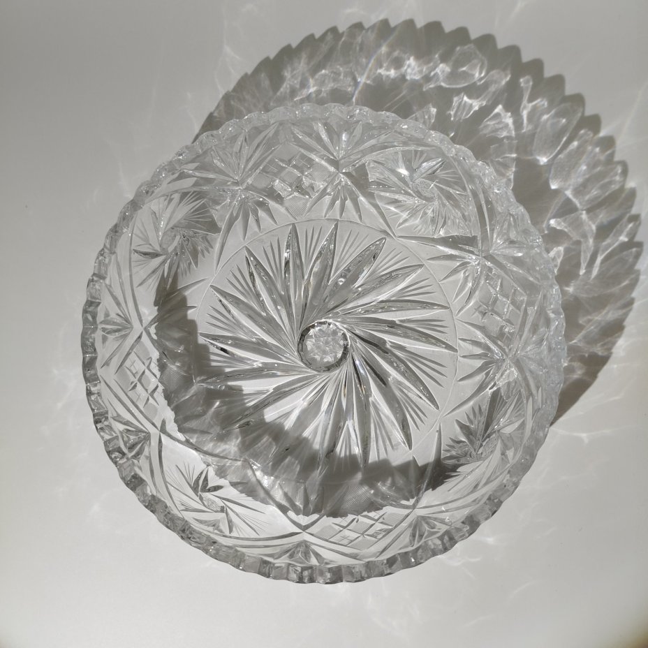 Салатник с резным декором