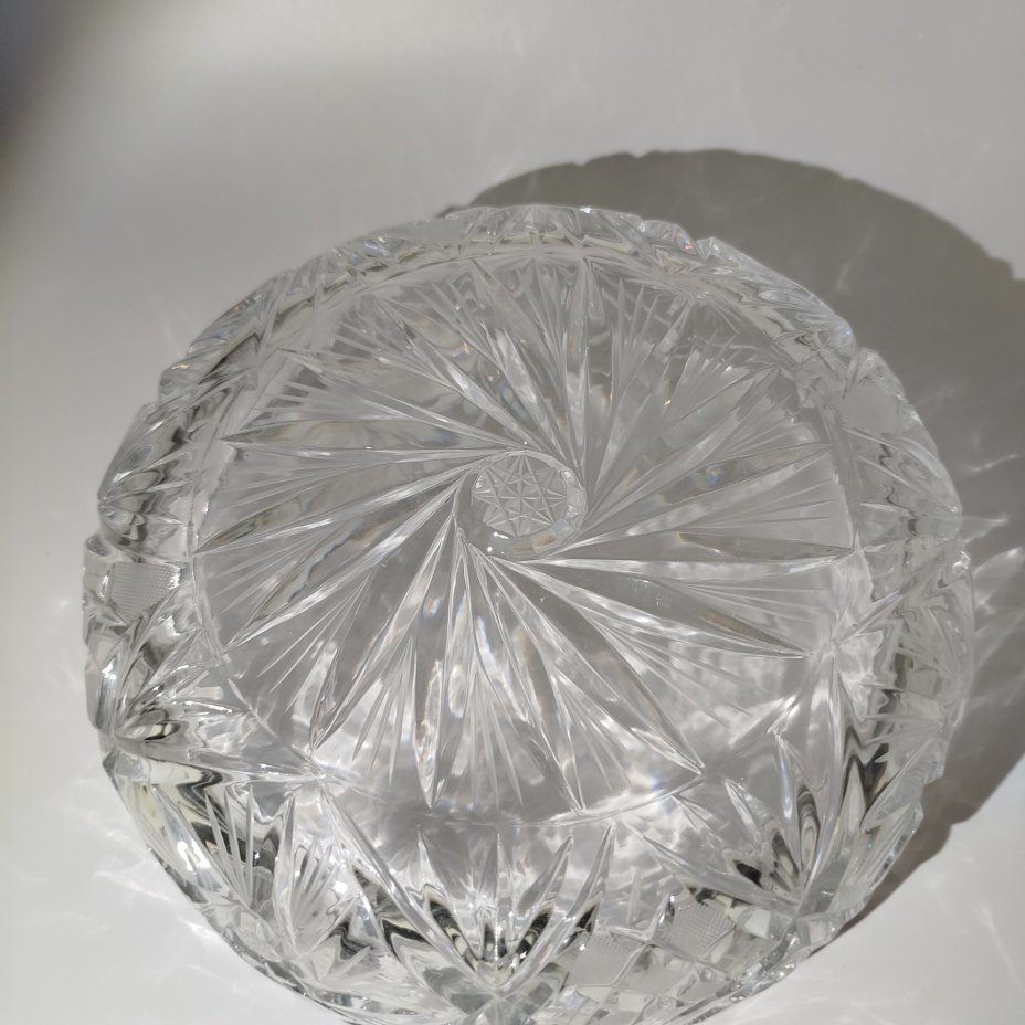 Салатник с резным декором