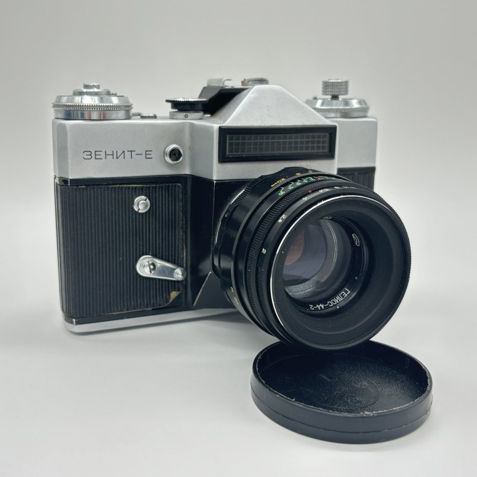 Фотоаппарат "Зенит-ЕТ" с объективом "Гелиос 44-2" в оригинальном кофре (не работает), Белорусское оптико-механическое объединение (БелОМО)