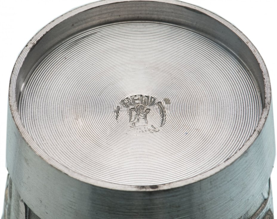 Бокал для вина с рельефным изображением "В таверне", олово, Германия, 1970-1990 гг.