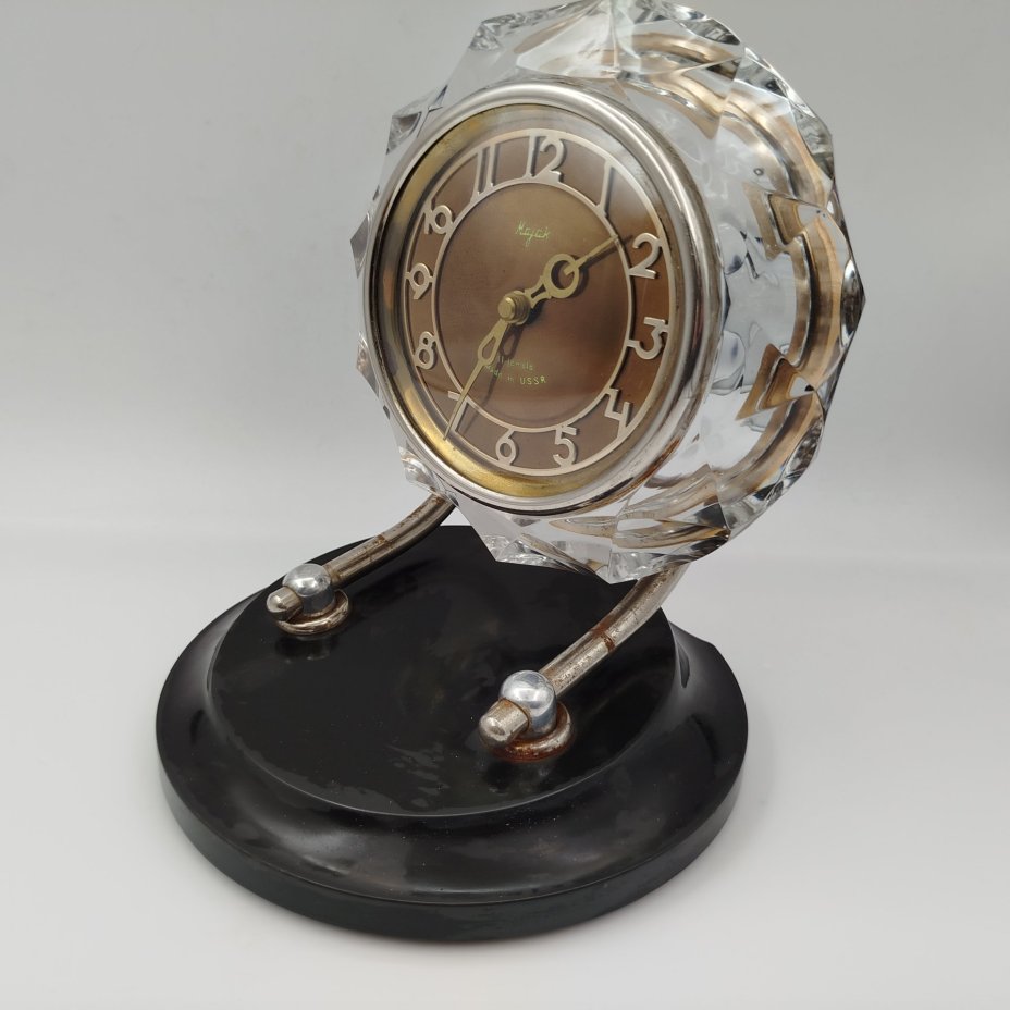 Часы настольные «Маяк», металл, хрусталь, пластик, Сердобский часовой завод «Маяк», СССР, 1960-1980 гг.