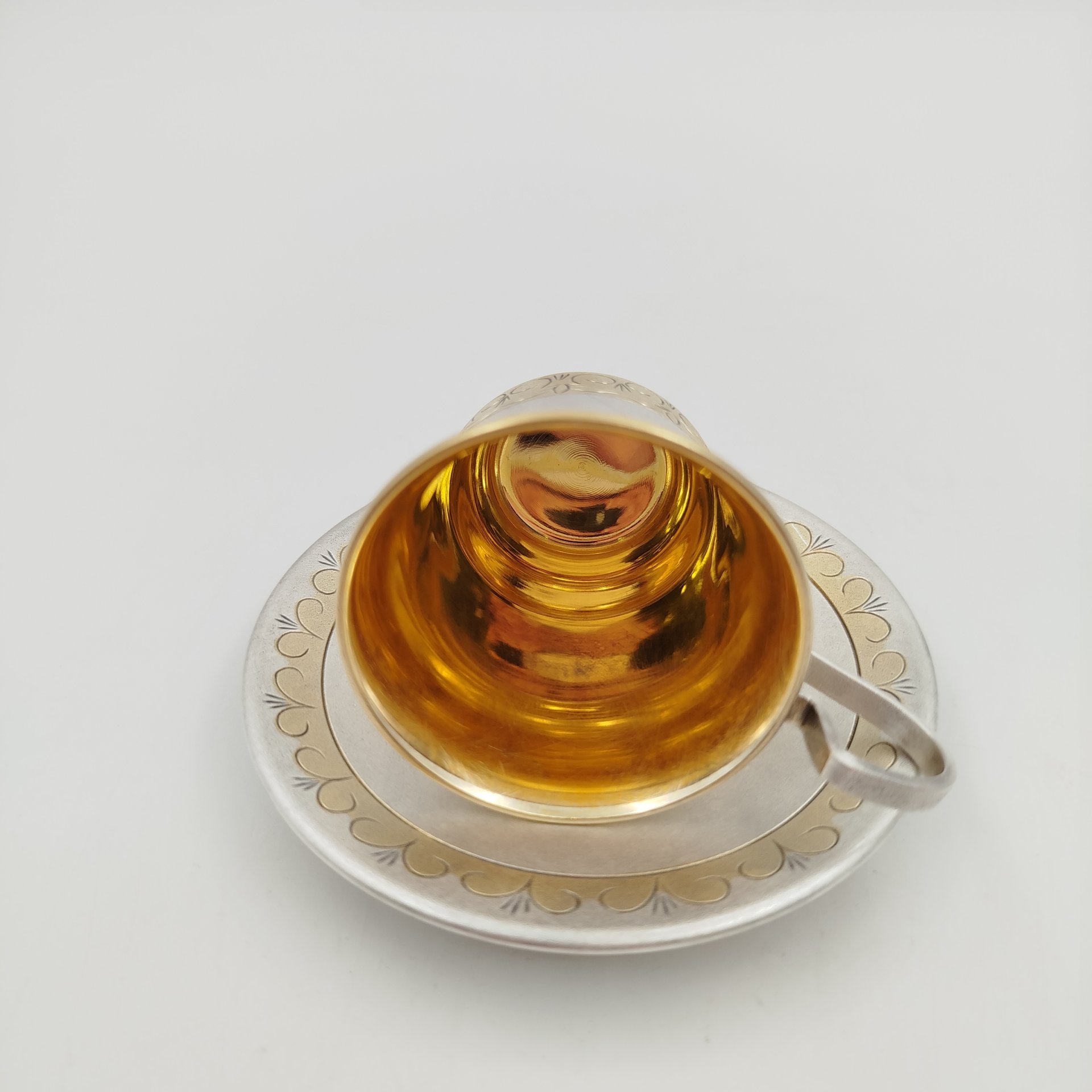 Пара кофейная с орнаментальным декором, мельхиор (медь-никель), гравировка, золочение, Мстерский завод художественных изделий «Ювелир»