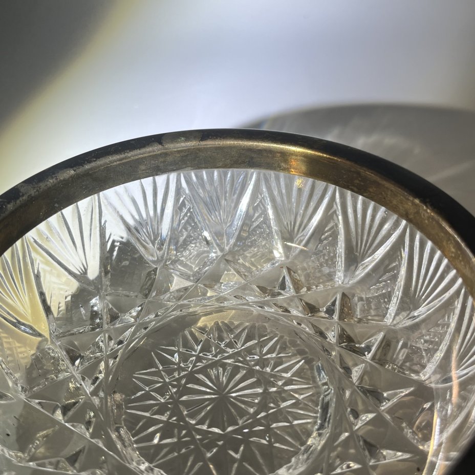 Розетка с металлическим ободком