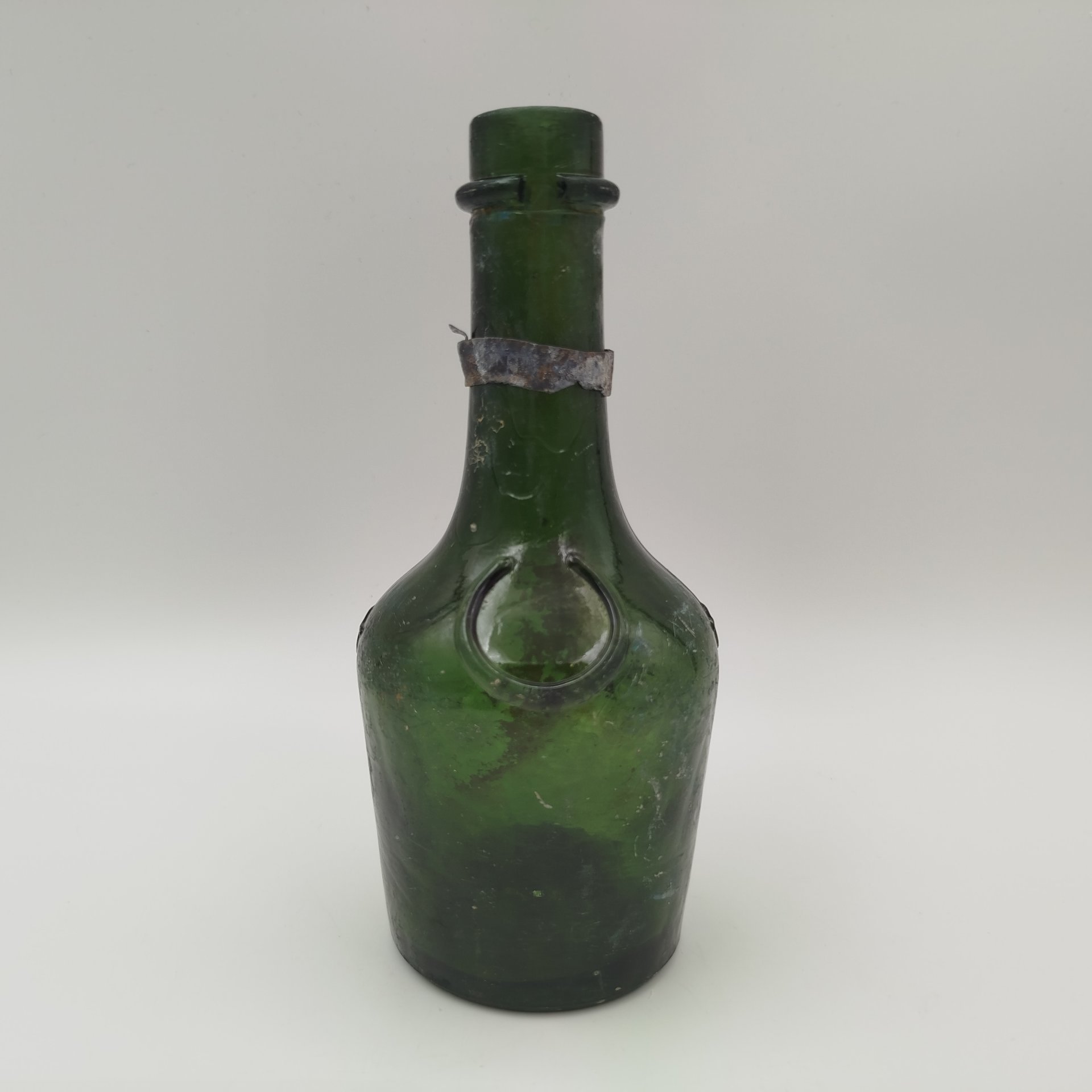Бутылка из-под ликёра "Benedictine", стекло, Западная Европа, 1900-1940 гг.