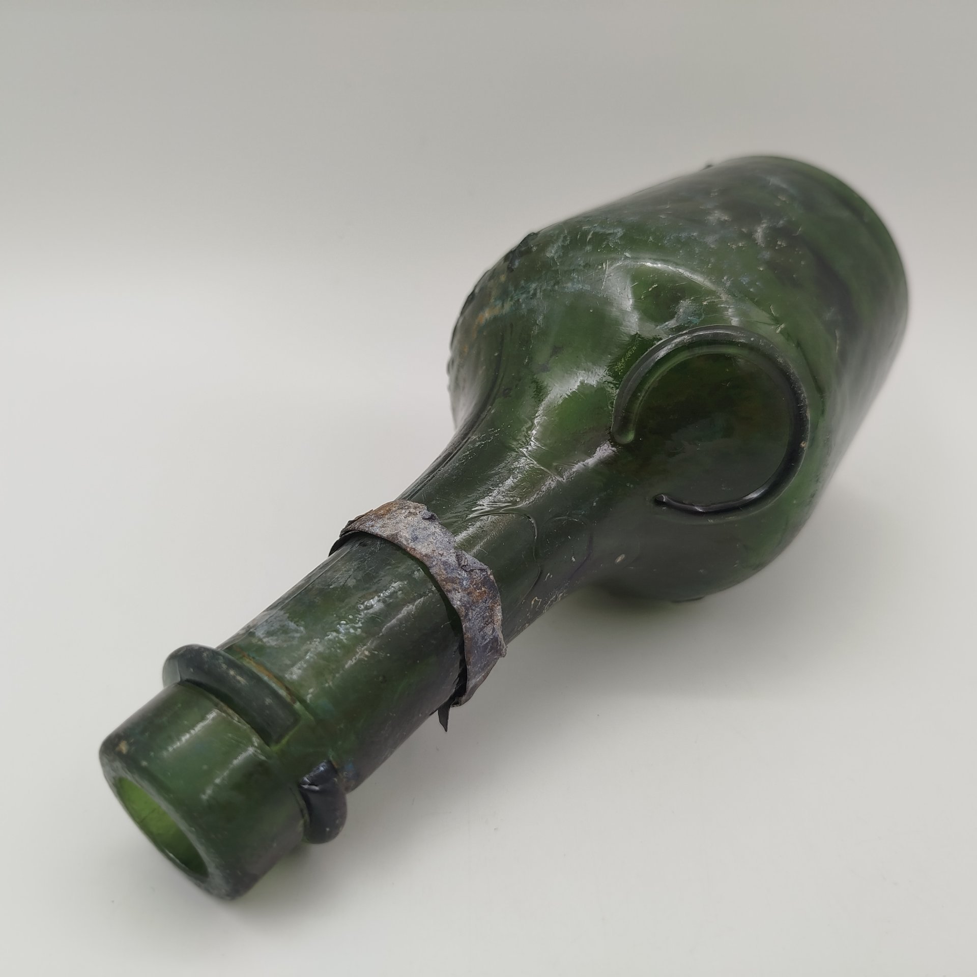 Бутылка из-под ликёра "Benedictine", стекло, Западная Европа, 1900-1940 гг.