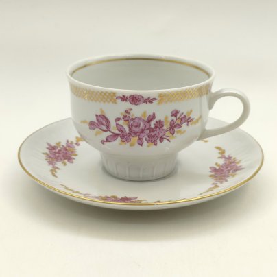 Чайная (кофейная) пара, украшенная цветочным декором, фарфор, деколь, золочение, Graf Von Henneberg Porzellan, 1777 Jlmenau, Германия, 1977-1990 гг.