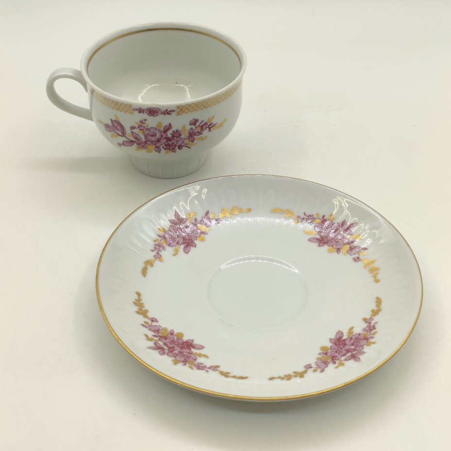 Чайная (кофейная) пара, украшенная цветочным декором, фарфор, деколь, золочение, Graf Von Henneberg Porzellan, 1777 Jlmenau, Германия, 1977-1990 гг.