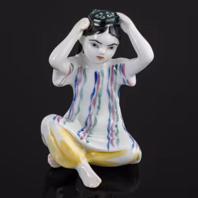 Статуэтка «Маленькая узбечка», скульптор Столбова Г.С., художник Лупанова Е.Н., Ленинградский фарфоровый завод (ЛФЗ)