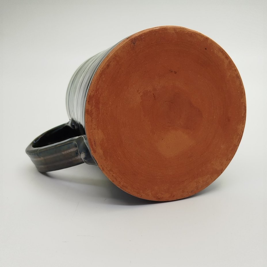 Кружка пивная зелёного цвета с рельефным растительным декором