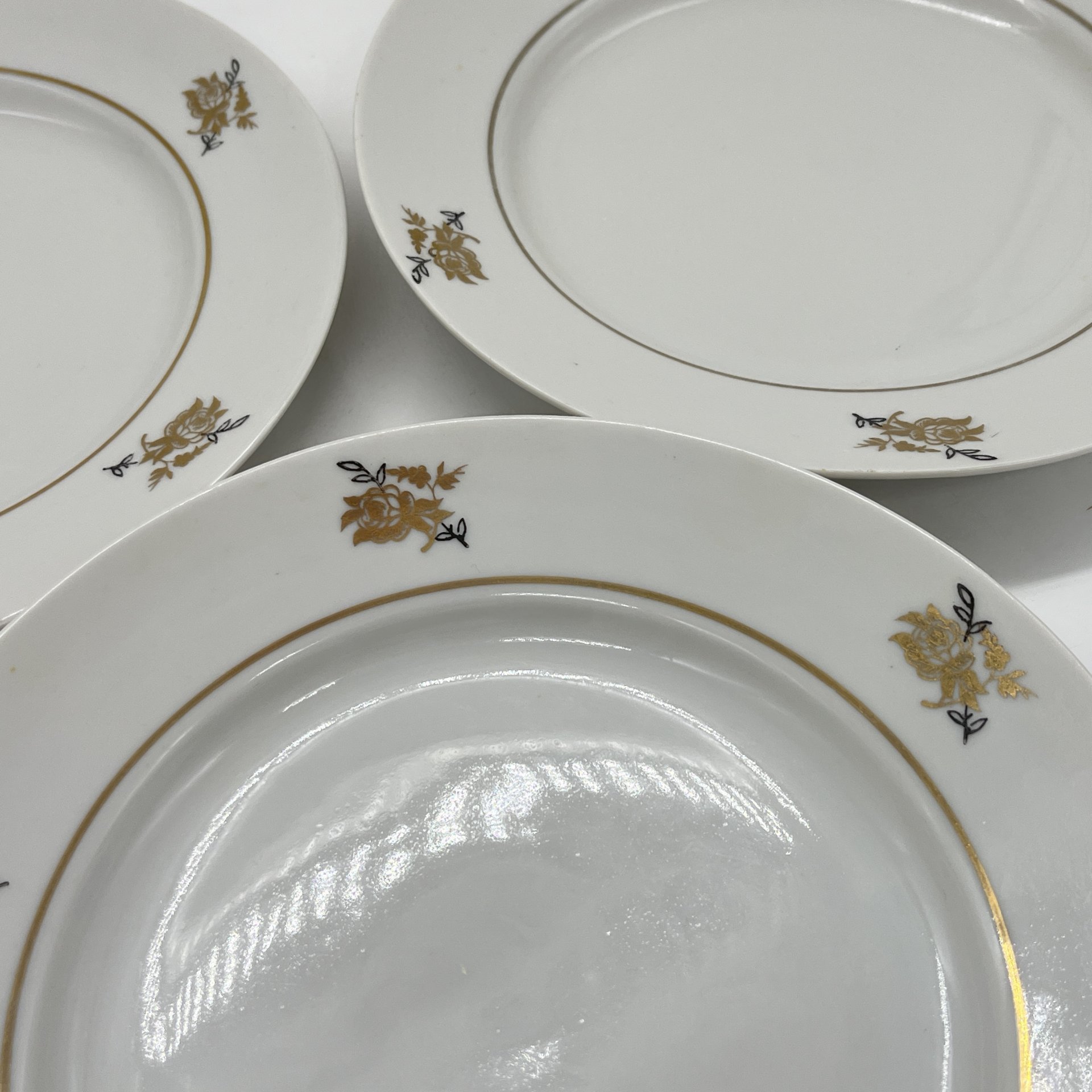 Набор из 3 тарелок с декором "Роза", фарфор, деколь, золочение, Дулевский фарфоровый завод (Дулёво), СССР, 1970-1980 гг.