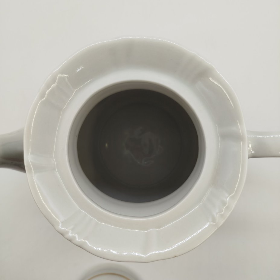 Чайник с растительным декором, фарфор, деколь, золочение, Краснодарский фарфорово-фаянсовый завод «Чайка», СССР, 1960-1992 гг.