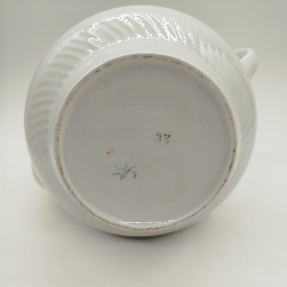 Чайник с растительным декором, фарфор, деколь, золочение, Краснодарский фарфорово-фаянсовый завод «Чайка», СССР, 1960-1992 гг.