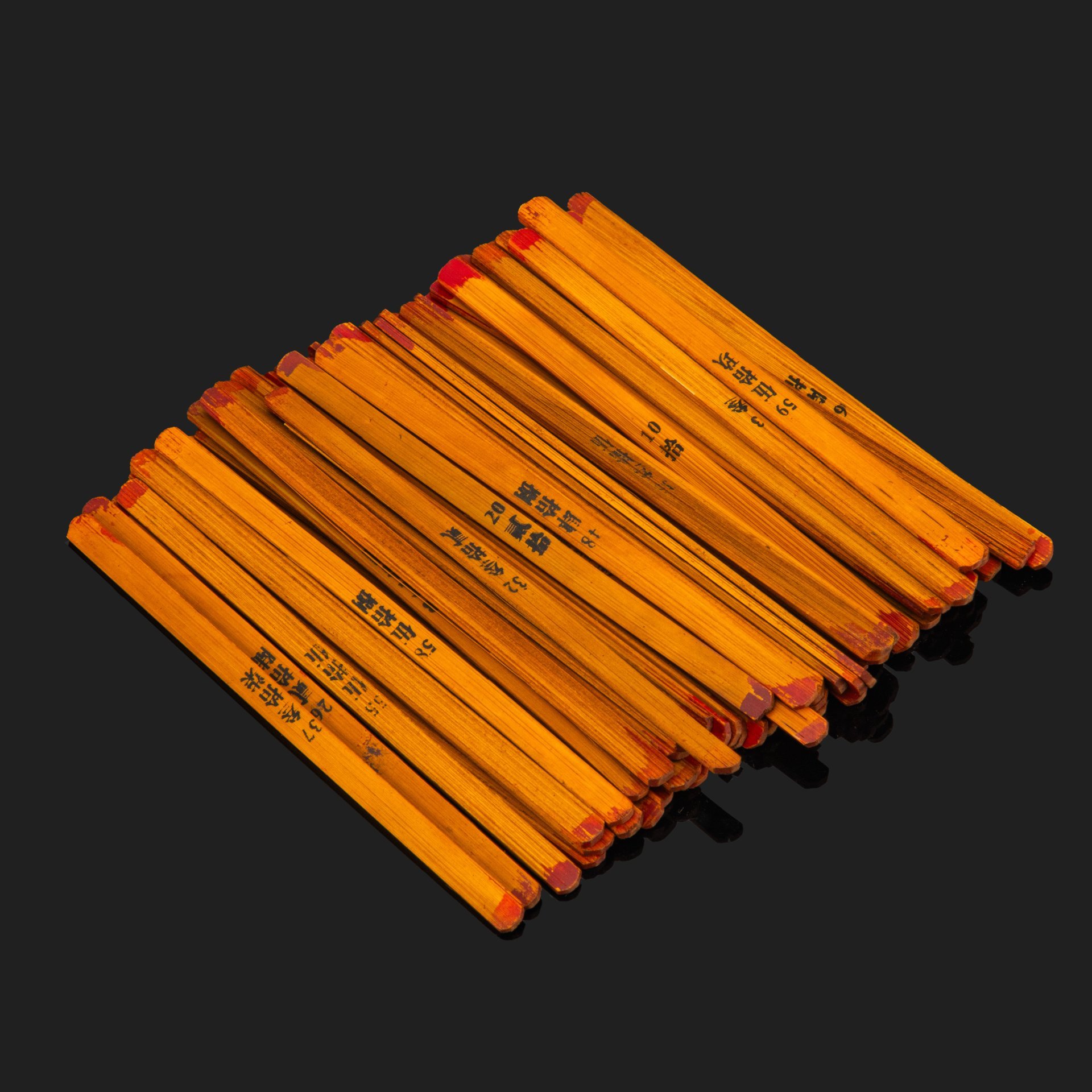 Палочки для гадания "Chinese fortune sticks" ("Китайские палочки с предсказаниями") в футляре, с инструкцией на английском и китайском языках