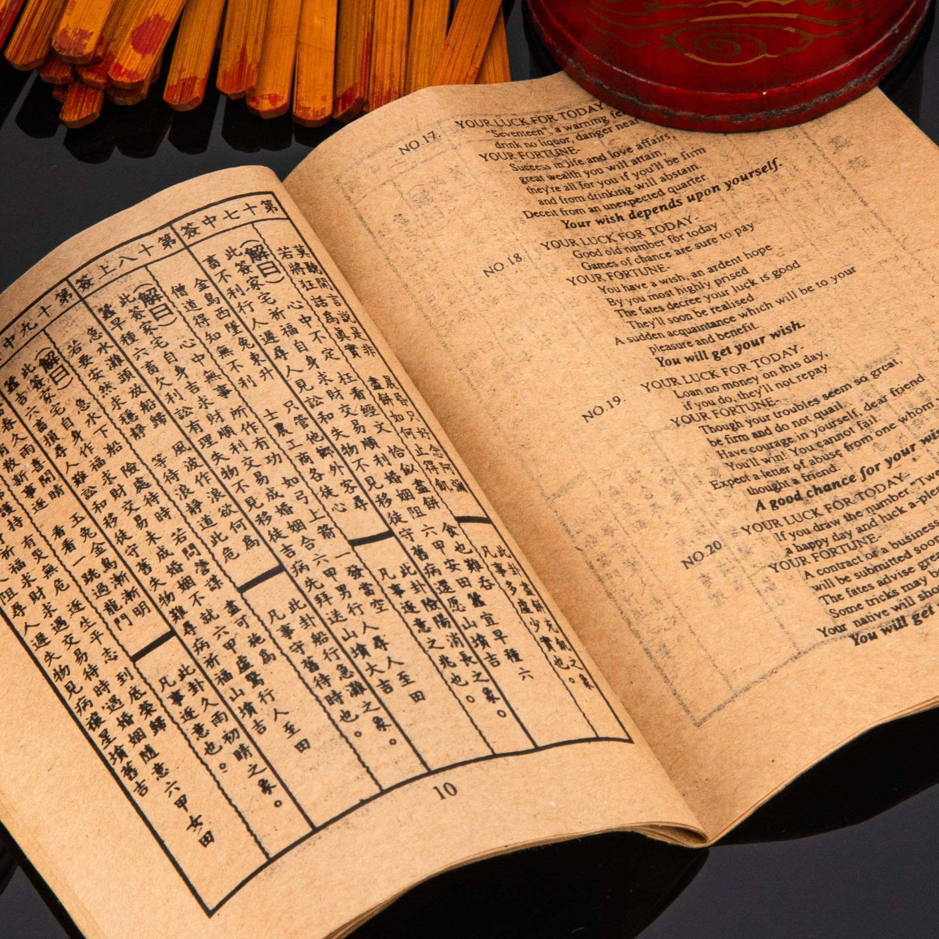 Палочки для гадания "Chinese fortune sticks" ("Китайские палочки с предсказаниями") в футляре, с инструкцией на английском и китайском языках