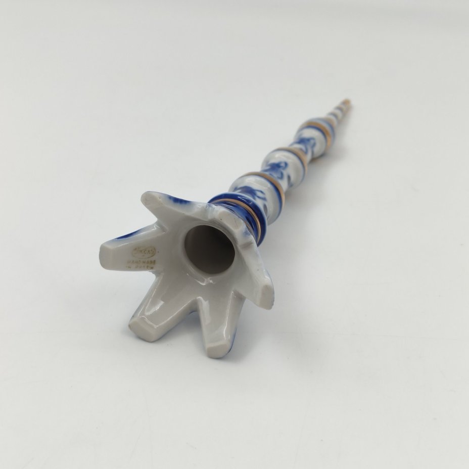 Статуэтка "Останкинская телебашня", фарфор, роспись, золочение, Объединение «Гжель», Российская Федерация, 1991-2020 гг.