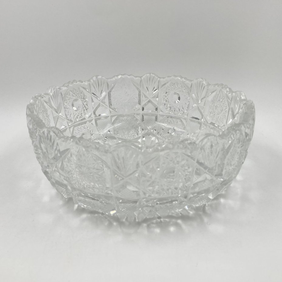 Большой салатник с резным геометрическим декором, стекло, алмазная грань, СССР, 1970-1990 гг.